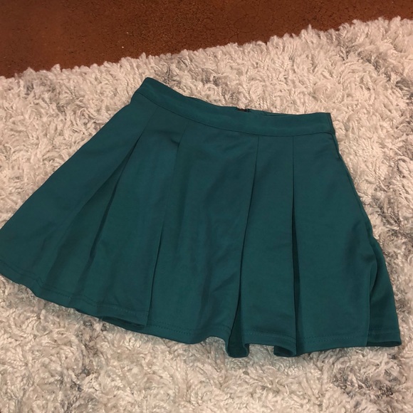 Forever 21 Dresses & Skirts - Forever 21 Green Pleated Skirt